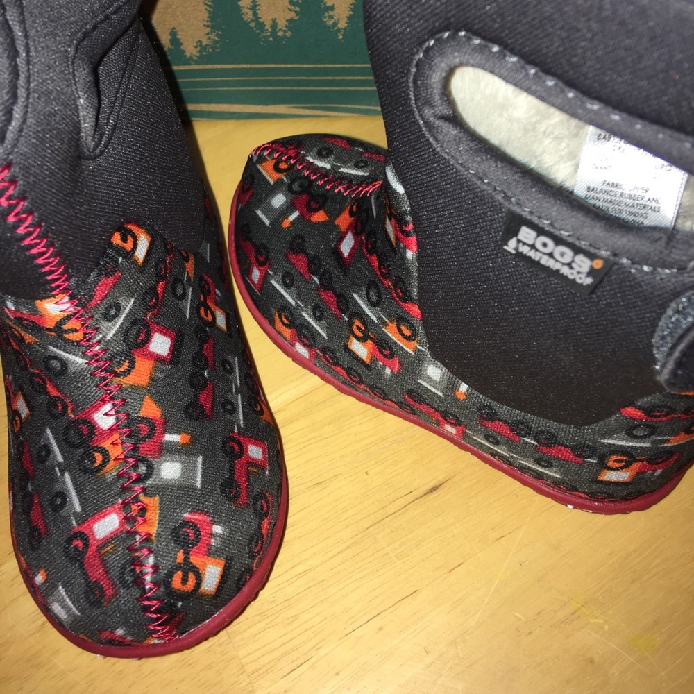 New bogs size toddler 5